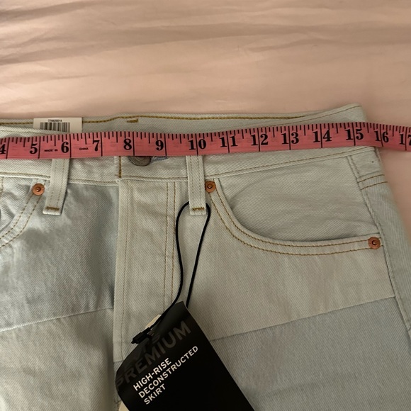 Levi’s High Rise Light Wash Deconstructed Jean Patchwork Raw Hem Skirt NWT 28 - Picture 15 of 16